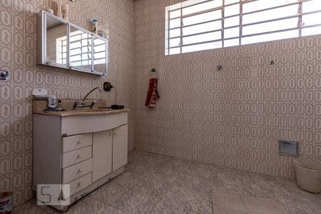 Casa para alugar com 320m², 3 quartos e 2 vagasBanheiro