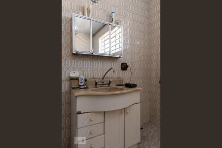 Casa para alugar com 320m², 3 quartos e 2 vagasBanheiro