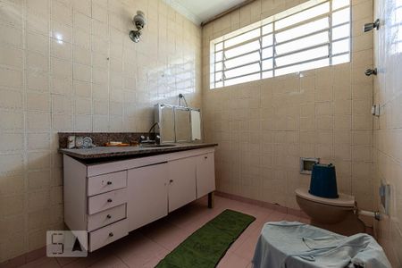 Casa para alugar com 320m², 3 quartos e 2 vagasBanheiro do Quarto 1