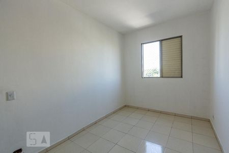 Quarto 1 de apartamento à venda com 2 quartos, 57m² em Parque Pinheiros, Taboão da Serra