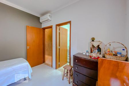 Casa de condomínio para alugar com 198m², 3 quartos e 4 vagasQuarto