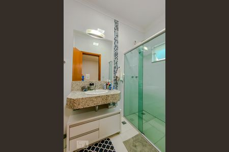 Casa de condomínio para alugar com 198m², 3 quartos e 4 vagasBanheiro