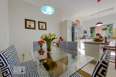 Casa de condomínio para alugar com 198m², 3 quartos e 4 vagasCozinha