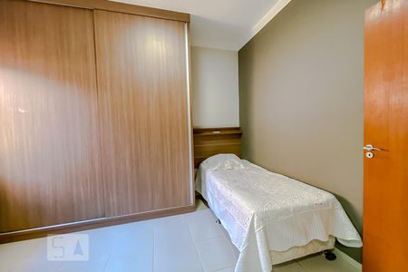 Casa de condomínio para alugar com 198m², 3 quartos e 4 vagasQuarto