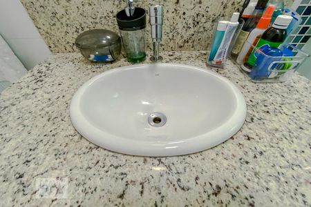 Casa de condomínio para alugar com 198m², 3 quartos e 4 vagasBanheiro