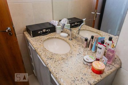 Casa à venda com 146m², 3 quartos e 2 vagassuíte