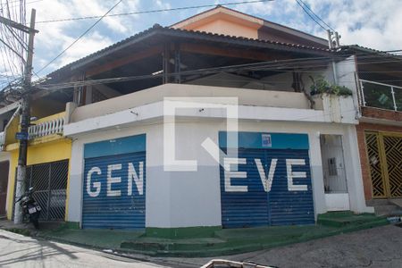 Casa à venda com 140m², 2 quartos e 2 vagas Casa à venda com 140m², 2 quartos e 2 vagasFachada