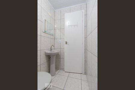 Banheiro de casa à venda com 2 quartos, 68m² em Capão Raso, Curitiba