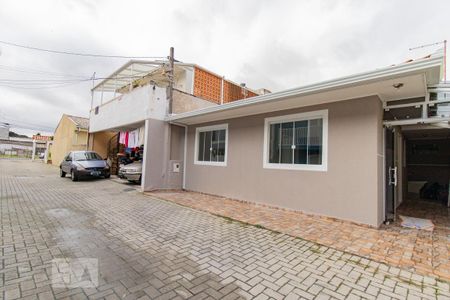 Fachada de casa à venda com 2 quartos, 68m² em Capão Raso, Curitiba