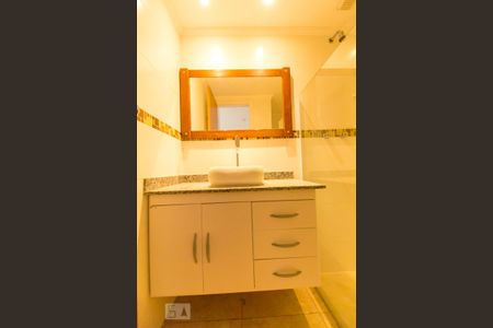 Banheiro de apartamento para alugar com 1 quarto, 35m² em Jardim Paraíso, São Paulo