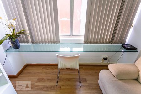 Mesa de Escritório da Sala de apartamento para alugar com 1 quarto, 60m² em Lourdes, Belo Horizonte