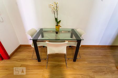 Mesa da Sala de apartamento para alugar com 1 quarto, 60m² em Lourdes, Belo Horizonte