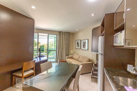 Sala de kitnet/studio para alugar com 1 quarto, 45m² em Caminho das Árvores, Salvador