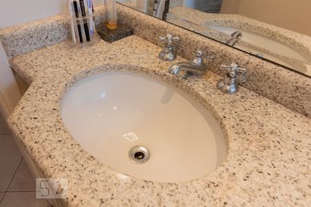 Apartamento à venda com 90m², 2 quartos e 1 vaga Apartamento à venda com 90m², 2 quartos e 1 vagaBanheiro