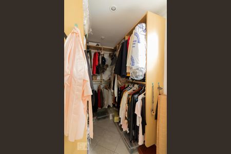 Apartamento à venda com 90m², 2 quartos e 1 vaga Apartamento à venda com 90m², 2 quartos e 1 vagaCloset