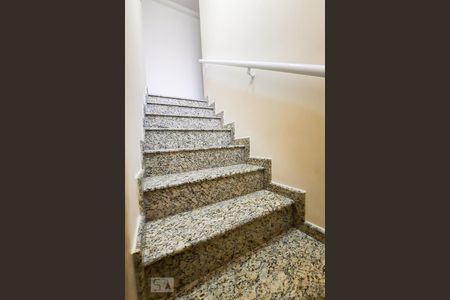 Casa à venda com 165m², 3 quartos e 2 vagasEscada