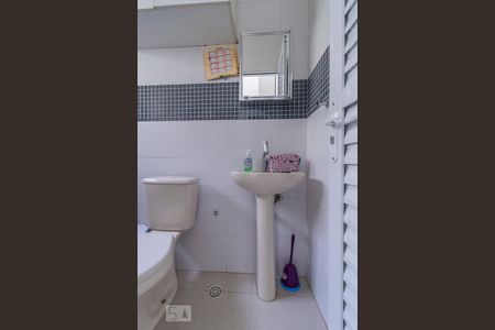 Casa à venda com 150m², 2 quartos e 2 vagas Casa à venda com 150m², 2 quartos e 2 vagasBanheiro de Serviço