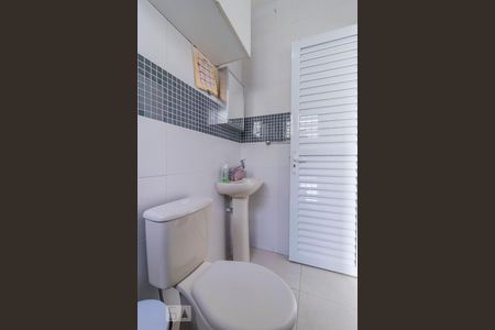 Casa à venda com 150m², 2 quartos e 2 vagas Casa à venda com 150m², 2 quartos e 2 vagasBanheiro de Serviço