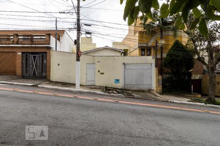 Casa à venda com 150m², 2 quartos e 2 vagas Casa à venda com 150m², 2 quartos e 2 vagasFachada