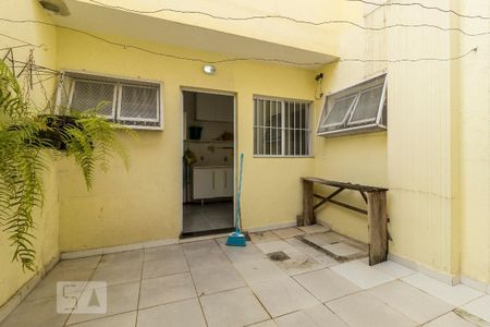 Casa à venda com 150m², 2 quartos e 2 vagas Casa à venda com 150m², 2 quartos e 2 vagasQuintal