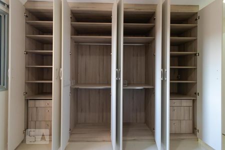 Apartamento à venda com 64m², 2 quartos e 1 vaga Apartamento à venda com 64m², 2 quartos e 1 vagaSuíte - Armário