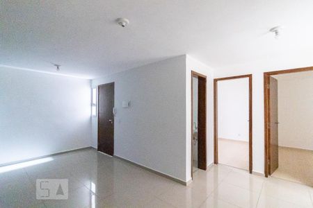 Sala de apartamento para alugar com 2 quartos, 44m² em Vila Nhocuné, São Paulo