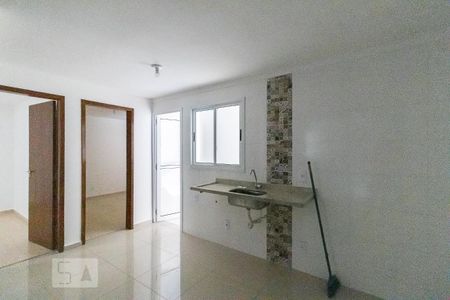 Cozinha de apartamento para alugar com 2 quartos, 44m² em Vila Nhocuné, São Paulo