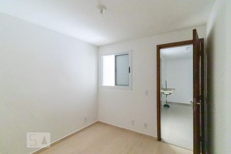 Quarto 2 de apartamento para alugar com 2 quartos, 44m² em Vila Nhocuné, São Paulo