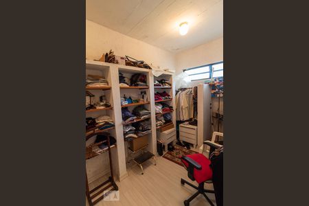 Casa à venda com 489m², 5 quartos e 6 vagas Casa à venda com 489m², 5 quartos e 6 vagasCloset da Suite 1