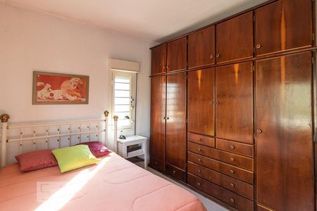 Casa à venda com 489m², 5 quartos e 6 vagas Casa à venda com 489m², 5 quartos e 6 vagasQuarto 4