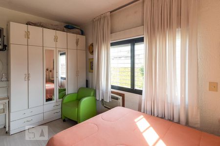 Casa à venda com 489m², 5 quartos e 6 vagas Casa à venda com 489m², 5 quartos e 6 vagasQuarto 4