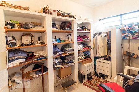 Casa à venda com 489m², 5 quartos e 6 vagas Casa à venda com 489m², 5 quartos e 6 vagasCloset da Suite 1