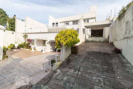 Casa à venda com 489m², 5 quartos e 6 vagas Casa à venda com 489m², 5 quartos e 6 vagasFachada