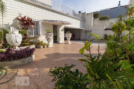 Casa à venda com 489m², 5 quartos e 6 vagas Casa à venda com 489m², 5 quartos e 6 vagasÁrea Externa