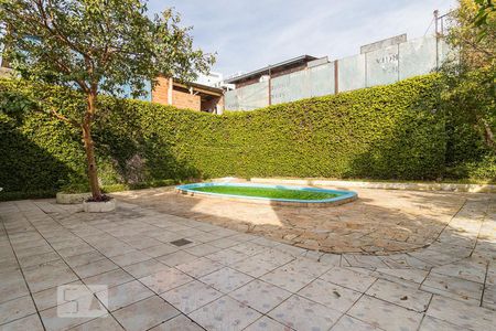 Casa à venda com 489m², 5 quartos e 6 vagas Casa à venda com 489m², 5 quartos e 6 vagasPiscina