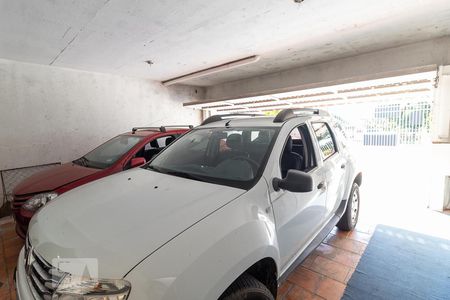 Casa à venda com 489m², 5 quartos e 6 vagas Casa à venda com 489m², 5 quartos e 6 vagasGaragem