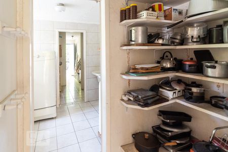 Casa à venda com 489m², 5 quartos e 6 vagas Casa à venda com 489m², 5 quartos e 6 vagasDespensa