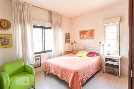 Casa à venda com 489m², 5 quartos e 6 vagas Casa à venda com 489m², 5 quartos e 6 vagasQuarto 4