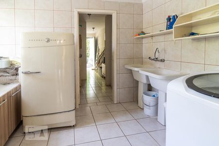 Casa à venda com 489m², 5 quartos e 6 vagas Casa à venda com 489m², 5 quartos e 6 vagasÁrea de Serviço