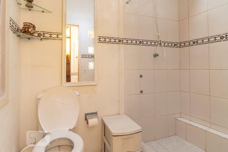 Casa à venda com 489m², 5 quartos e 6 vagas Casa à venda com 489m², 5 quartos e 6 vagasBanheiro