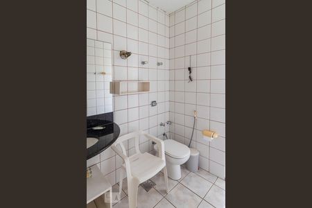 Casa à venda com 489m², 5 quartos e 6 vagas Casa à venda com 489m², 5 quartos e 6 vagasBanheiro da Suite 2