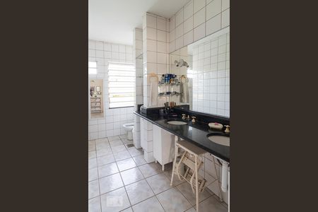 Casa à venda com 489m², 5 quartos e 6 vagas Casa à venda com 489m², 5 quartos e 6 vagasBanheiro da Suite 1