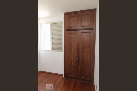 Quarto 1 de apartamento para alugar com 2 quartos, 60m² em Santo Antônio, Belo Horizonte