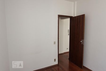 Quarto 1 de apartamento para alugar com 2 quartos, 60m² em Santo Antônio, Belo Horizonte