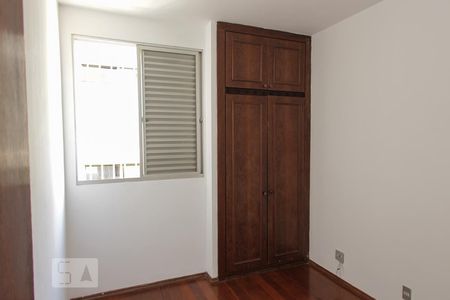 Quarto 1 de apartamento para alugar com 2 quartos, 60m² em Santo Antônio, Belo Horizonte