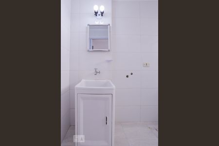 Banheiro de kitnet/studio à venda com 1 quarto, 20m² em Água Branca, São Paulo