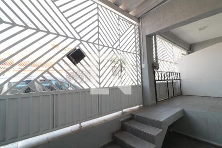 Casa para alugar com 80m², 2 quartos e 1 vagaQuintal