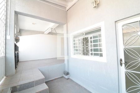 Casa para alugar com 80m², 2 quartos e 1 vagaQuintal
