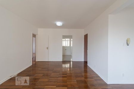 Apartamento para alugar com 133m², 3 quartos e 1 vaga Apartamento para alugar com 133m², 3 quartos e 1 vagaSala