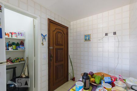 Apartamento à venda com 184m², 3 quartos e 2 vagas Apartamento à venda com 184m², 3 quartos e 2 vagasCozinha/Despensa